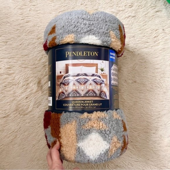 Pendleton Legend Lake Gray Multi Ikat Sherpa Fleece Throw Blanket - Queen, BNIP - Picture 2 of 6